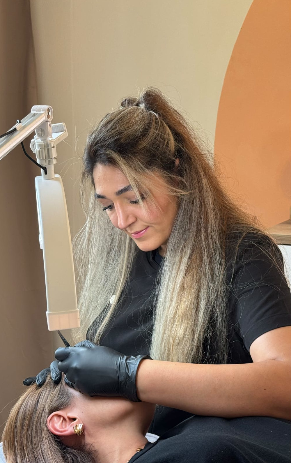 Microblading durch zertifizierte Phi-Artistin im Kosmetikstudio Shiva Beauty Lounge Mannheim